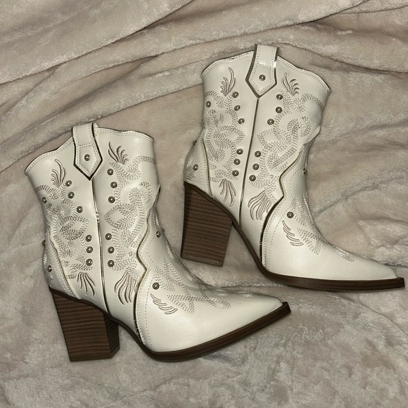 MIA Shoes - MIA Women's White Western Cowboy Boots Size 7 1/2
